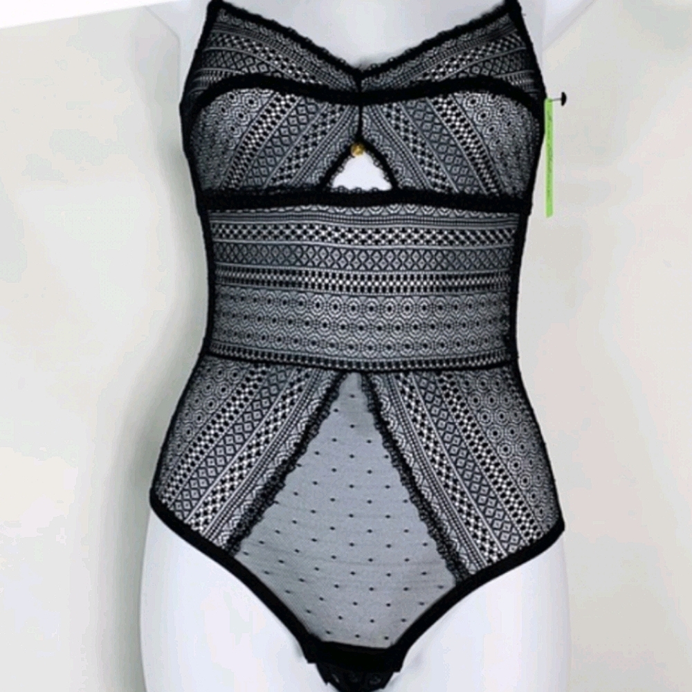 💗BUNDLE 3 & GET 1 FREE💗 Sam Edelman lace bodysuit